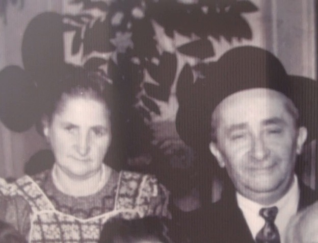 A photo of Etel and Motele Shlejter still hangs in the Nidjei Israel Temple in Mexico City.