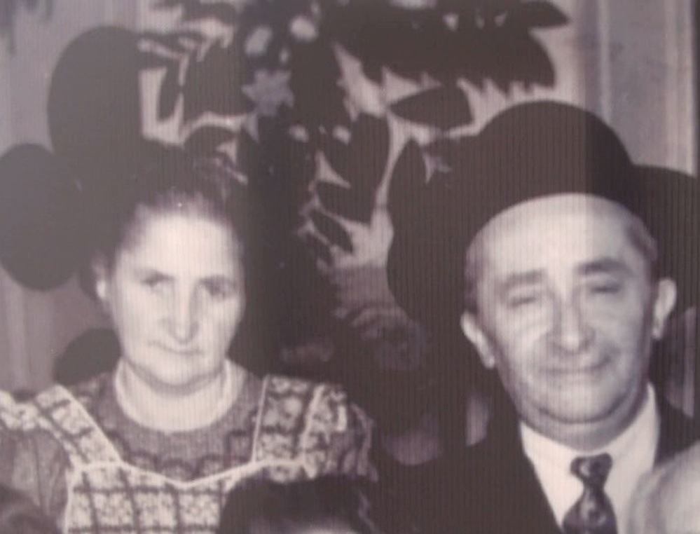 A photo of Etel and Motele Shlejter still hangs in the Nidjei Israel Temple in Mexico City.