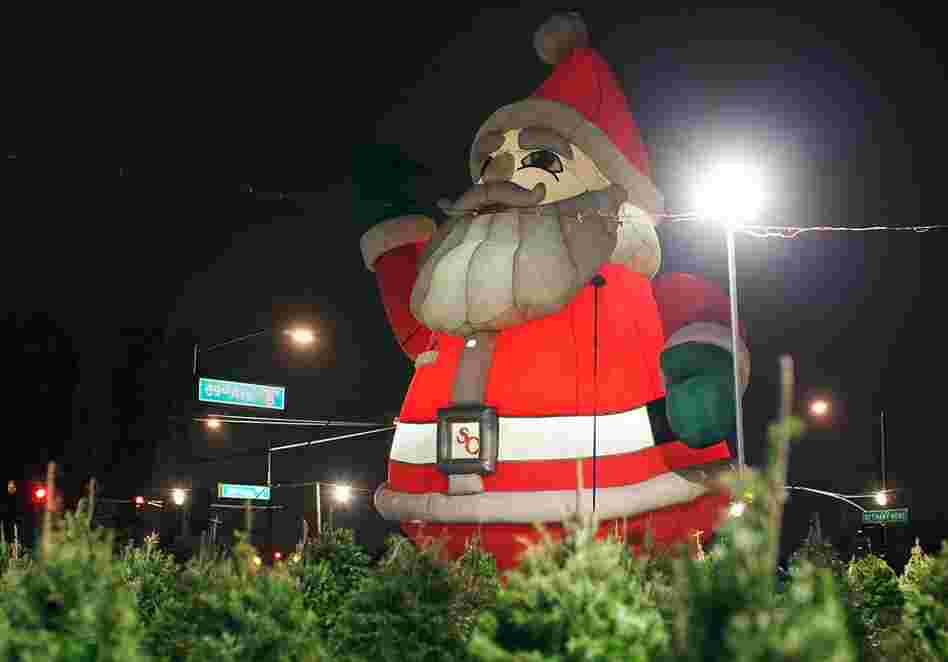 Four-story Santa, Glendale, Ariz.