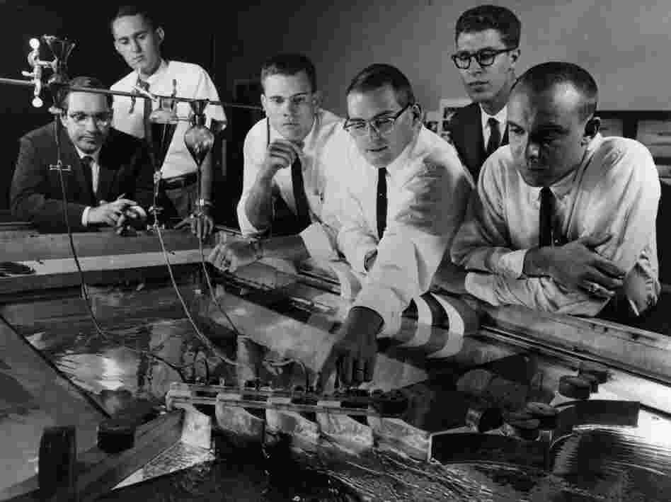 Researchers at General Electric in New York study the flow of gases. Researchers at General Electric in New York study the flow of gases.