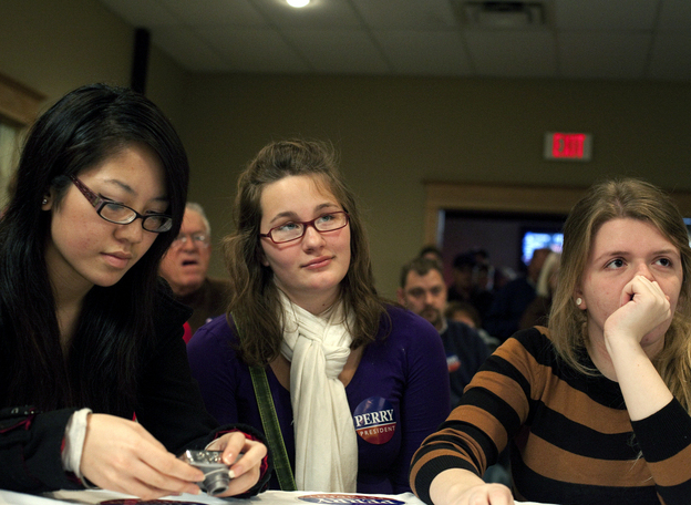 Katherine Burns (center)