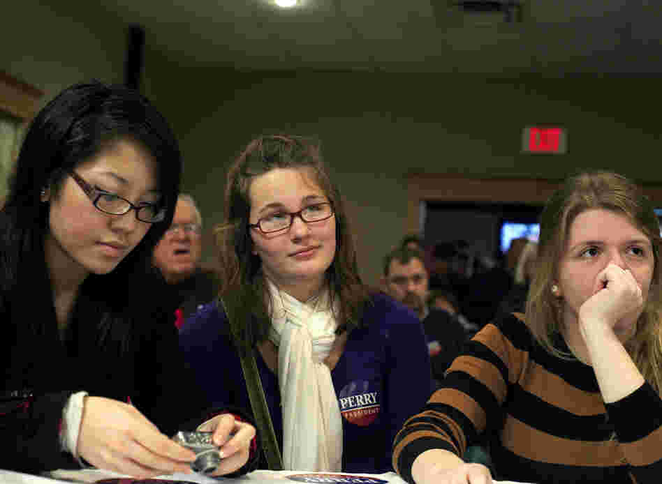 Katherine Burns (center)
