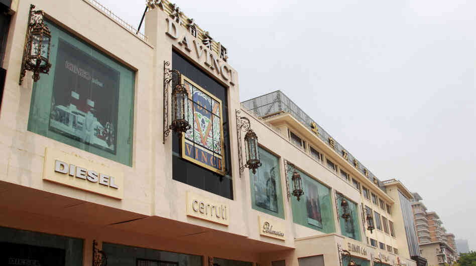 In July 2011, Chinese state-run TV accused the luxury furniture retailer Da Vinci of passing off made-in-China goods as expensive Italian designer items. Now, a new report in a respected Chinese business magazine, Caixin, says the TV report was full of errors, and Da Vinci says it was blackmailed by the TV journalist. In July 2011, Chinese state-run TV accused the luxury furniture retailer Da Vinci of passing off made-in-China goods as expensive Italian designer items. Now, a new report in a respected Chinese business magazine, Caixin, says the TV report was full of errors, and Da Vinci says it was blackmailed by the TV journalist.