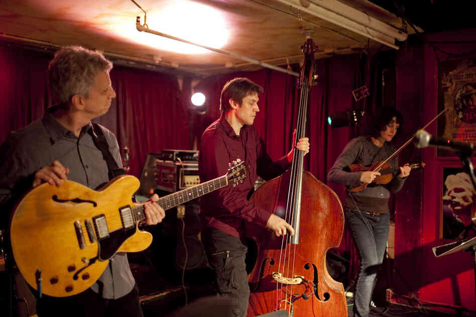 Bassist Ben Allison (center) played an all-strings trio lineup with Steve Cardenas on guitar and Jenny Scheinman on violin.