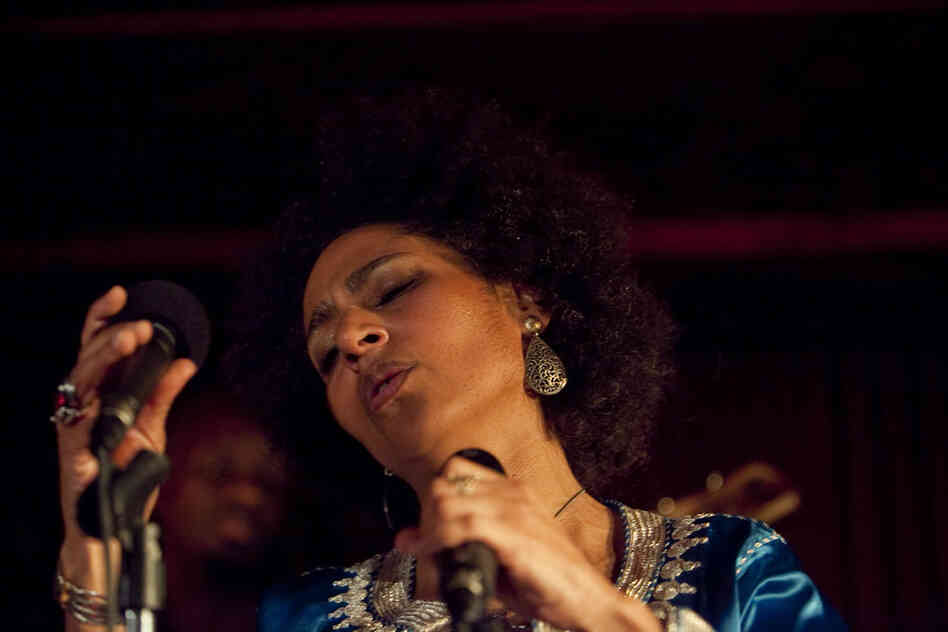 French-Moroccan singer Malika Zarra performed at Zinc Bar.