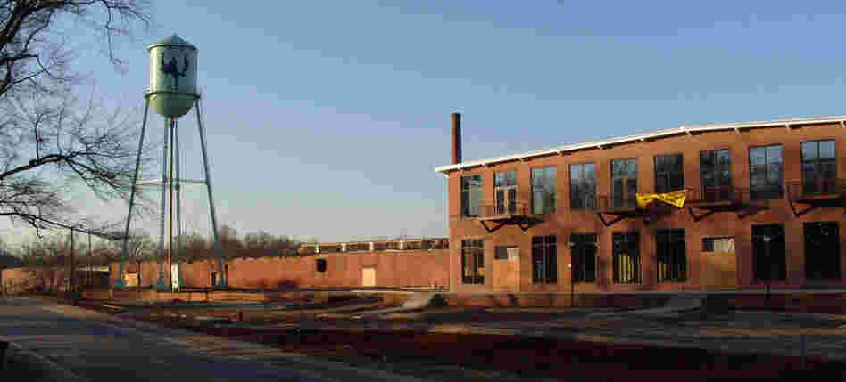 Woodside Cotton Mill in Simpsonville, SC employed 622 people early in 1988. In 1989, the mill closed. It was recently converted into condominiums. Woodside Cotton Mill in Simpsonville, SC employed 622 people early in 1988. In 1989, the mill closed. It was recently converted into condominiums.