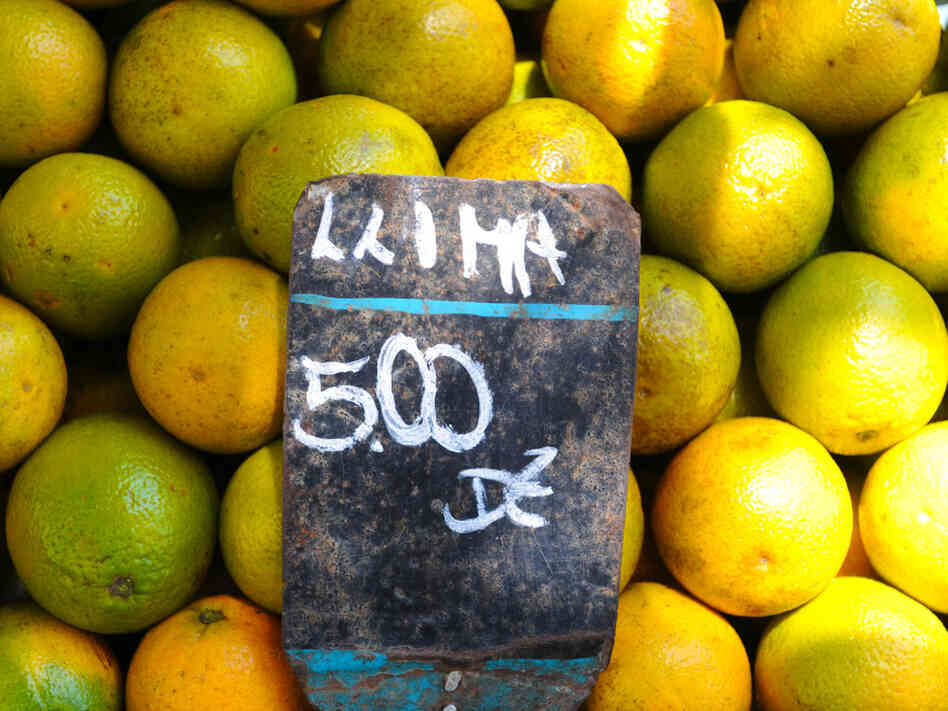 Oranges for sale at a market in Rio de Janeiro, Brazil.