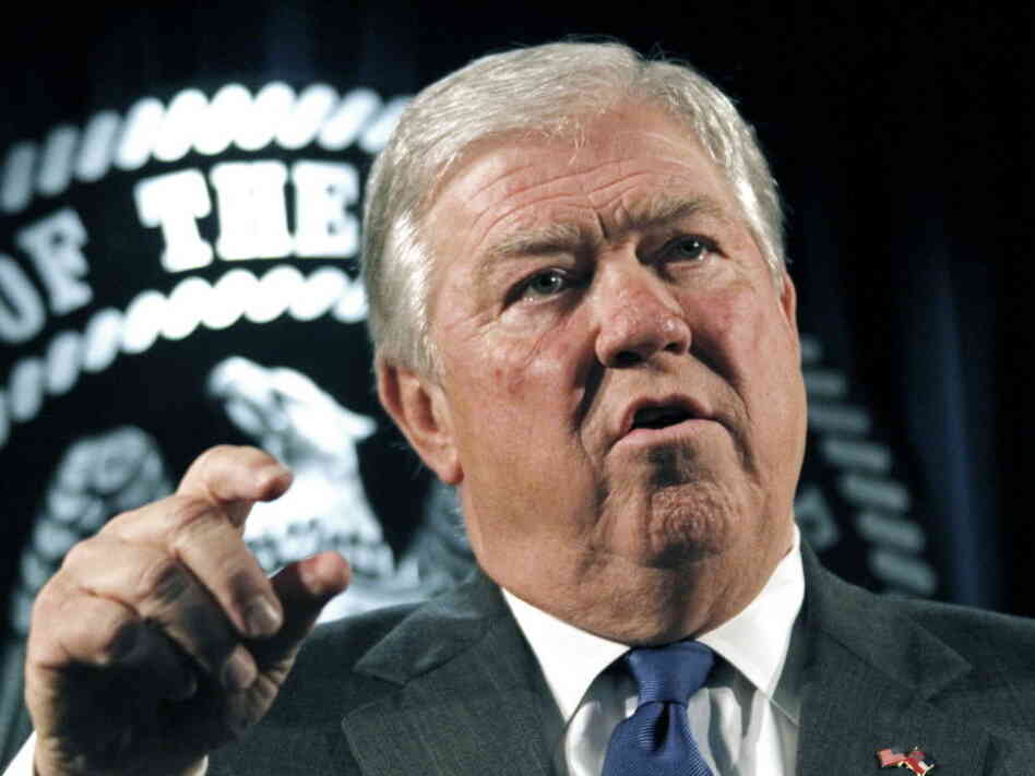 Former Mississippi Gov. Haley Barbour (R).