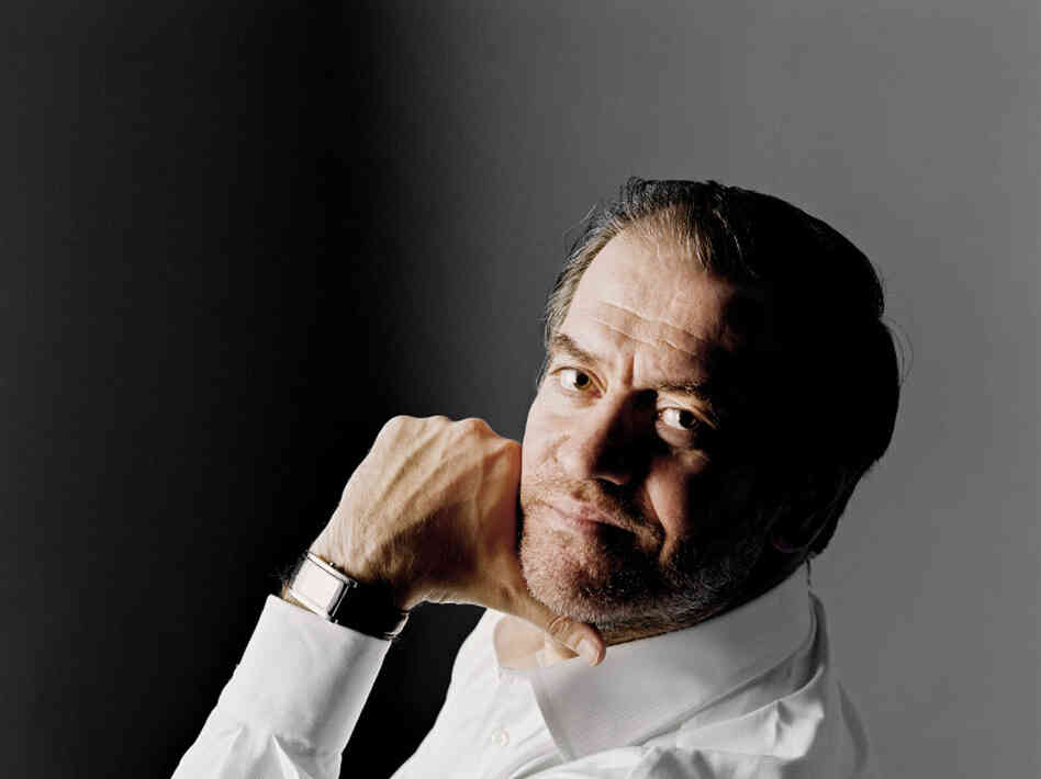 Conductor Valery Gergiev will lead the first season of an American national youth orchestra in 2013.