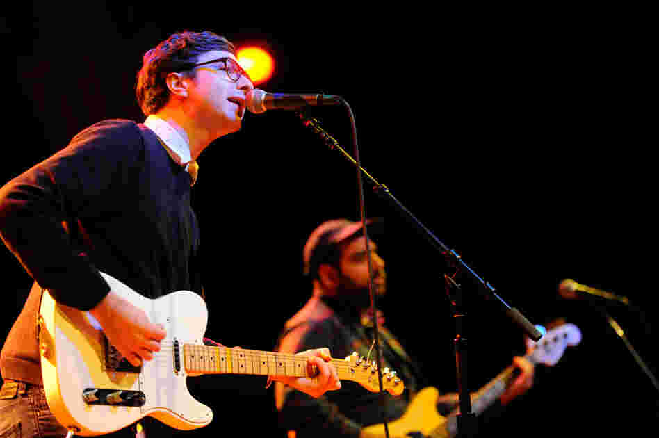 Martin Courtney (left) and bassist Alex Bleeker perform "It's Real."