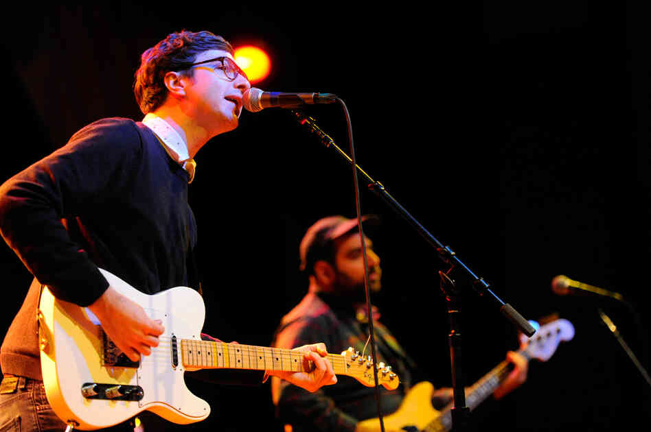 Martin Courtney (left) and bassist Alex Bleeker perform "It's Real."