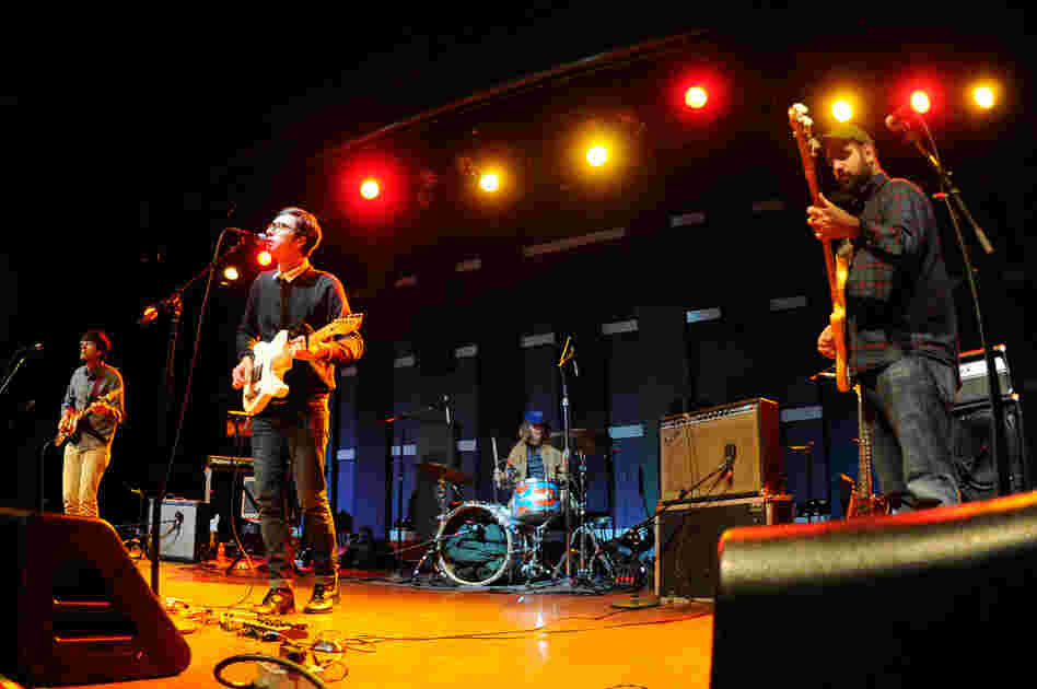The band moseyed through eight songs in less than 30 minutes.