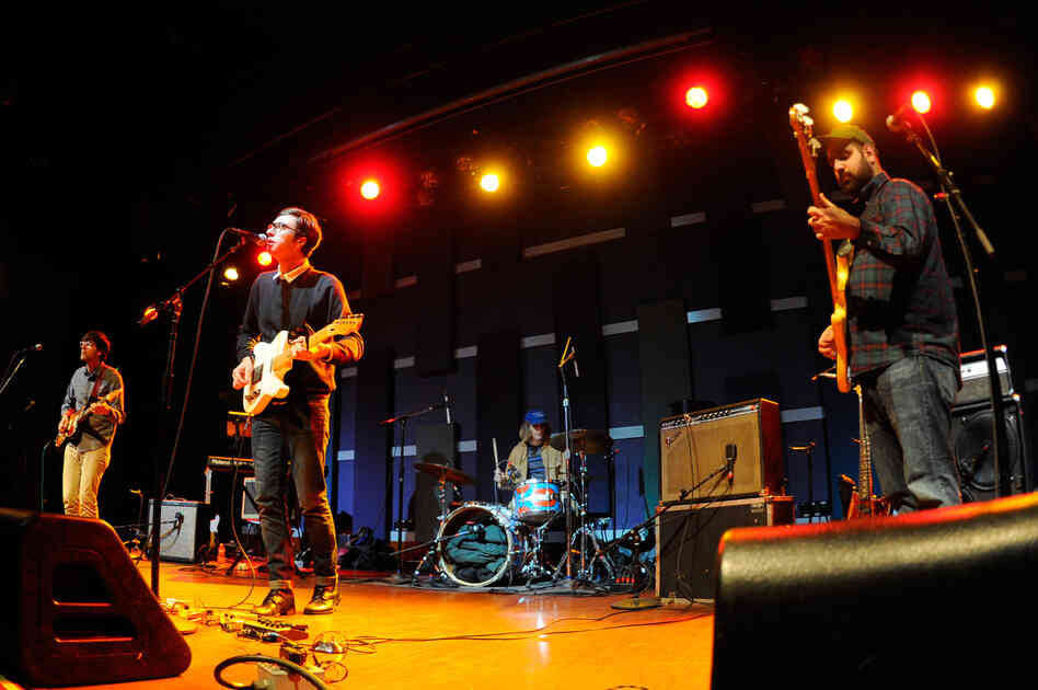 The band moseyed through eight songs in less than 30 minutes.
