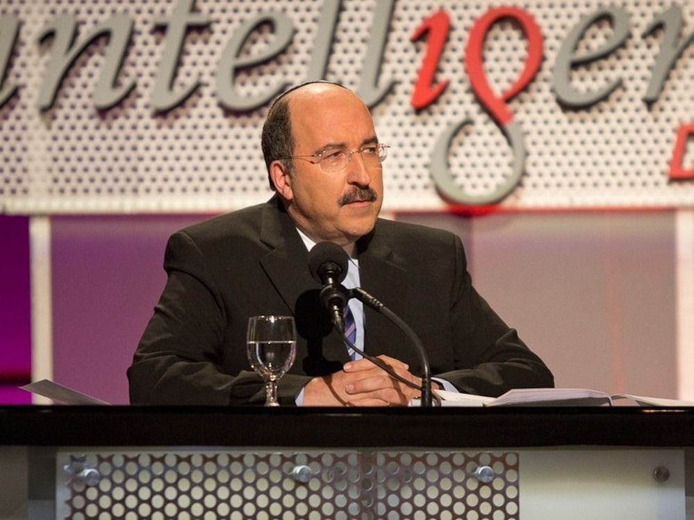 Former Israeli Ambassador to the United Nations Dore Gold argues against the motion. 