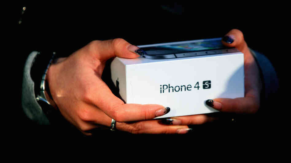 A new iPhone 4S at Apple's Beijing flagship store. A new iPhone 4S at Apple's Beijing flagship store.