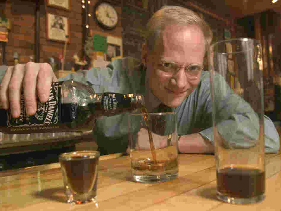 Brian Wansink demonstrates an optical illusion that even fools bartenders. How much should he pour to match the amount in the taller glass?