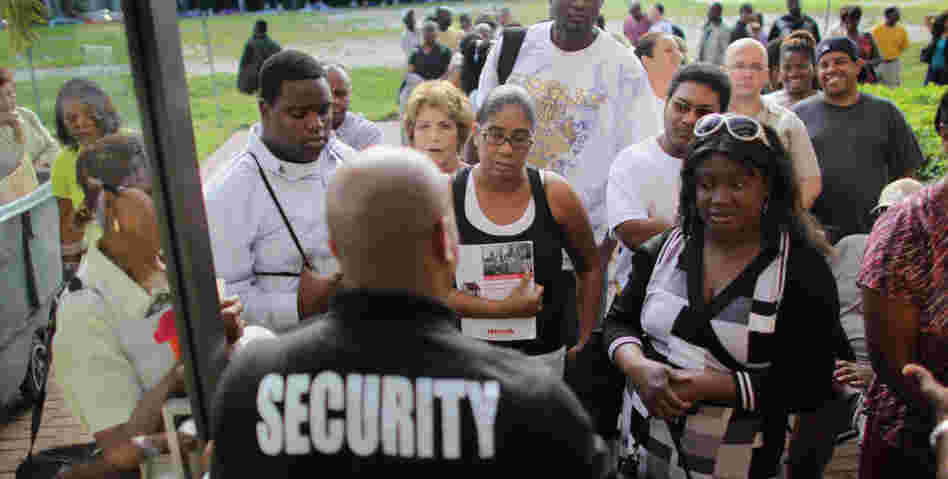 In West Palm Beach, Fla., homeowners lined up for the 2010 Neighborhood Assistance Corporation of America "Save the Dream" tour, hoping to restructure their mortgage loans.