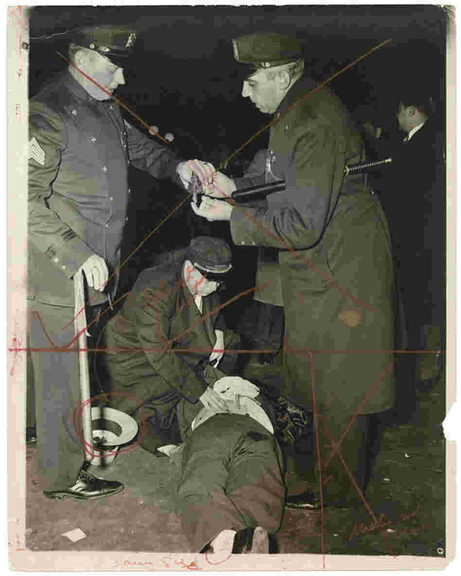 Hold up man killed, Nov. 24, 1941