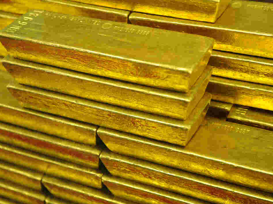 If president, Newt Gingrich says he would appoint a monetary policy commission to reconsider returning to the gold standard. 