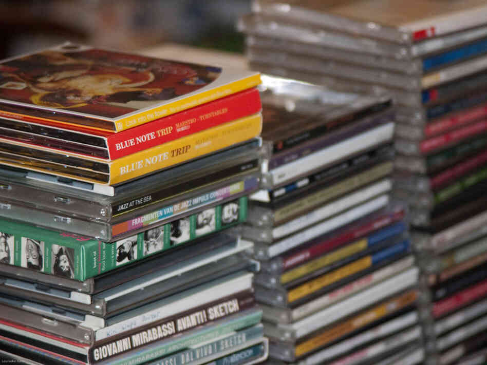 In the second hour, SPIN editor Christopher Weingarten talks about the magazine's 2012 experiment to review 1,500 albums, mixtapes and EPs exclusively on their @SPINReviews Twitter feed. In the second hour, SPIN editor Christopher Weingarten talks about the magazine's 2012 experiment to review 1,500 albums, mixtapes and EPs exclusively on their @SPINReviews Twitter feed.