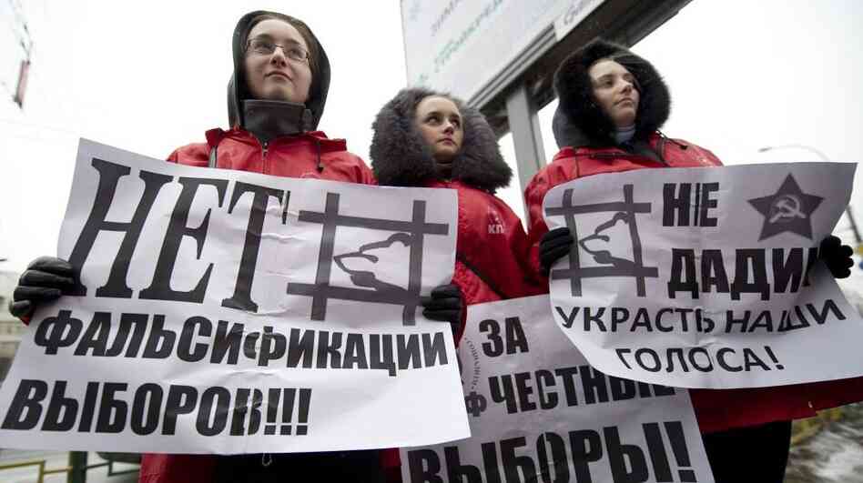 Communist Party activists in Moscow campaign on Dec. 2 for the party's candidates in parliamentary elections. The Russian Communist Party is hoping to capitalize on a wave of dissatisfaction with Prime Minister Vladimir Putin and his ruling United Russia party. Communist Party activists in Moscow campaign on Dec. 2 for the party's candidates in parliamentary elections. The Russian Communist Party is hoping to capitalize on a wave of dissatisfaction with Prime Minister Vladimir Putin and his ruling United Russia party.