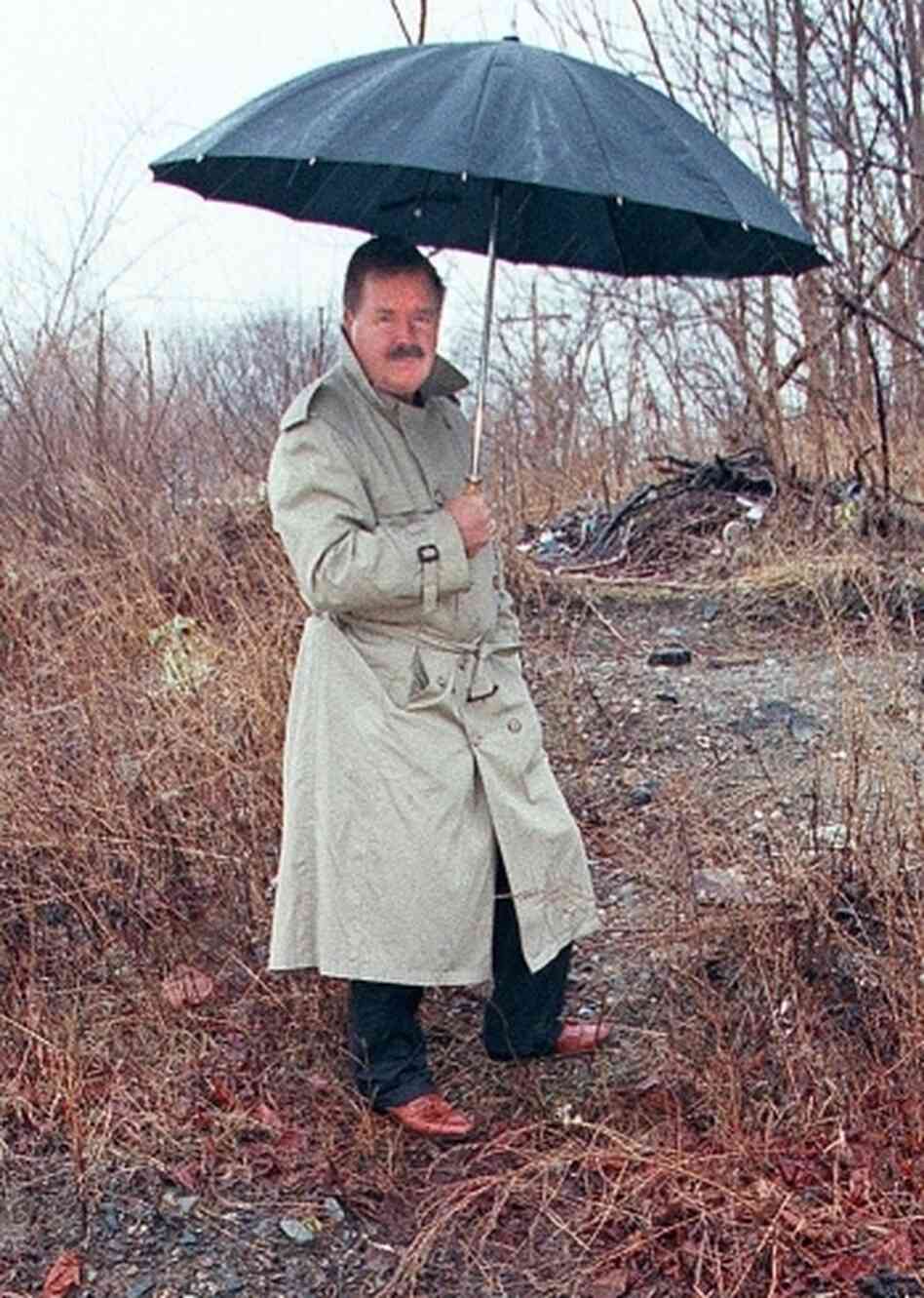 Robert Fitzpatrick, pictured at the McIntyre crime scene, spent more than 20 years as an FBI agent.