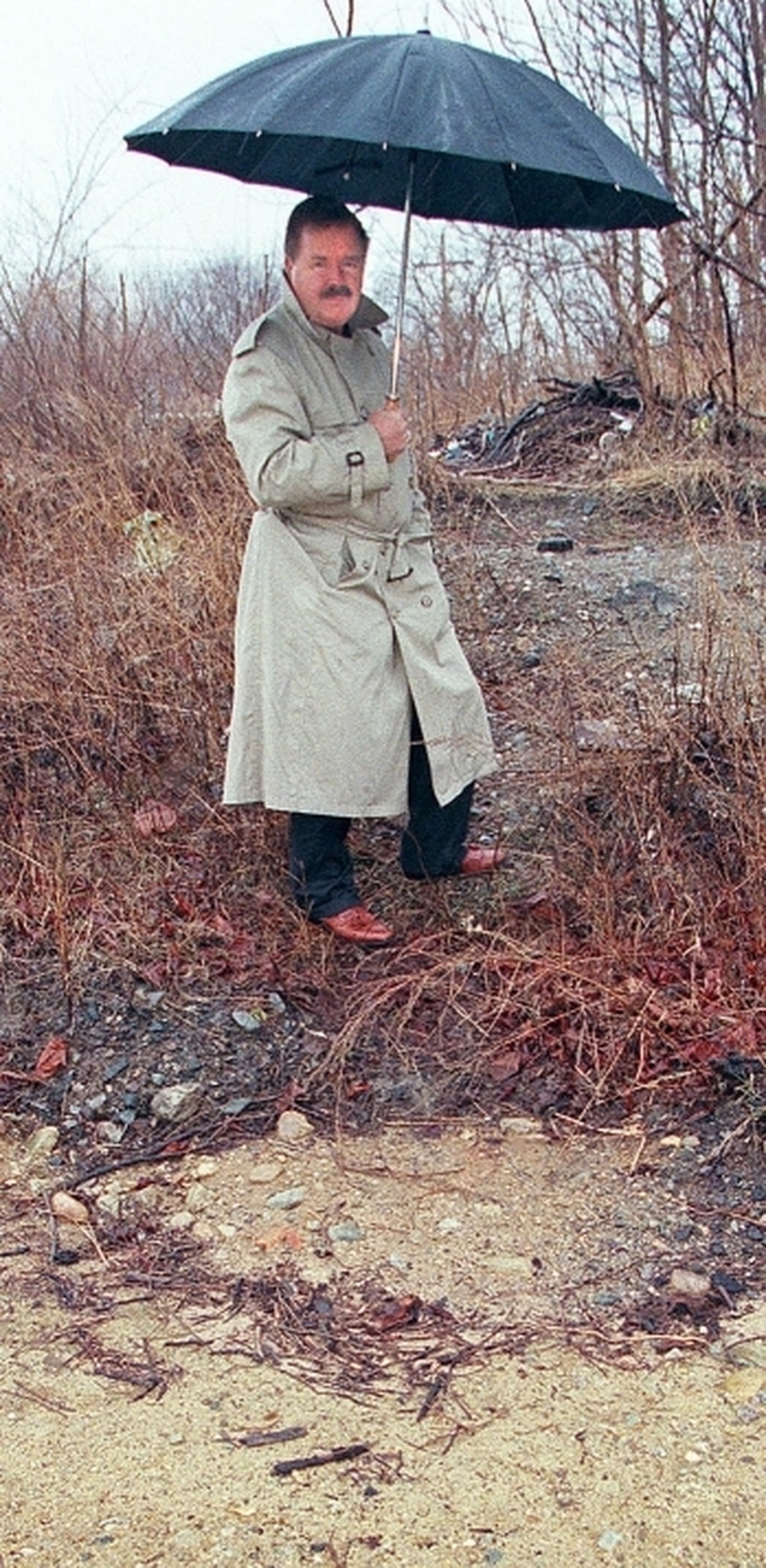 Robert Fitzpatrick, pictured at the McIntyre crime scene, spent more than 20 years as an FBI agent.