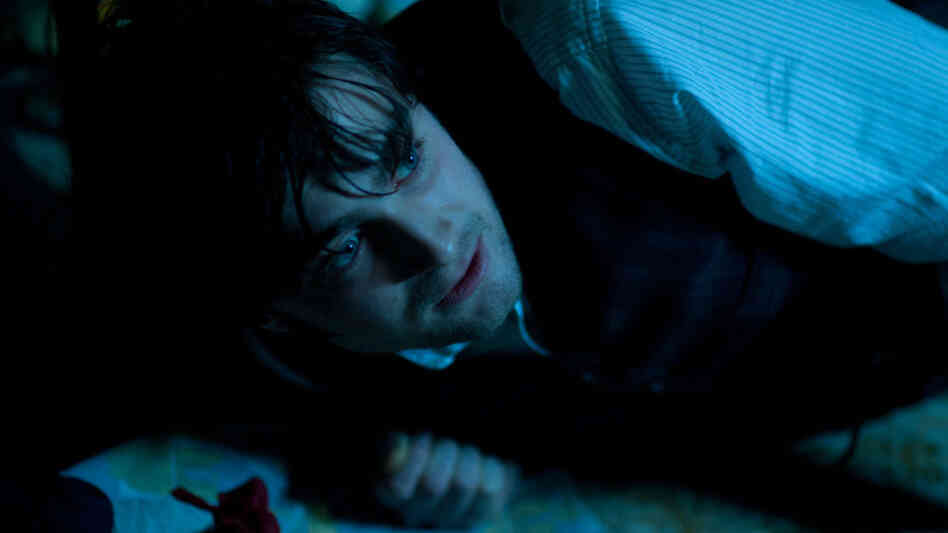 And Me Without My Wand: Solicitor Arthur Kipps (Daniel Radcliffe) battles demons within and without when he's sent to assess a ghost-plagued estate in The Woman in Black. And Me Without My Wand: Solicitor Arthur Kipps (Daniel Radcliffe) battles demons within and without when he's sent to assess a ghost-plagued estate in The Woman in Black.