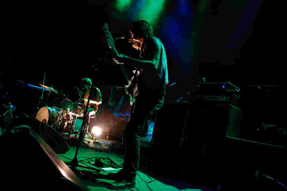 The band mixed songs from their last two albums, Heavy Days and We Are the Champions, to make an explosive set.