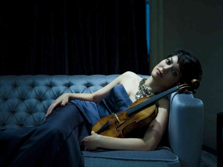 On a new recording, violinist Anne Akiko Meyers plays both solo parts in Bach's Double Concerto â one on each of her two Stradivarius violins. 