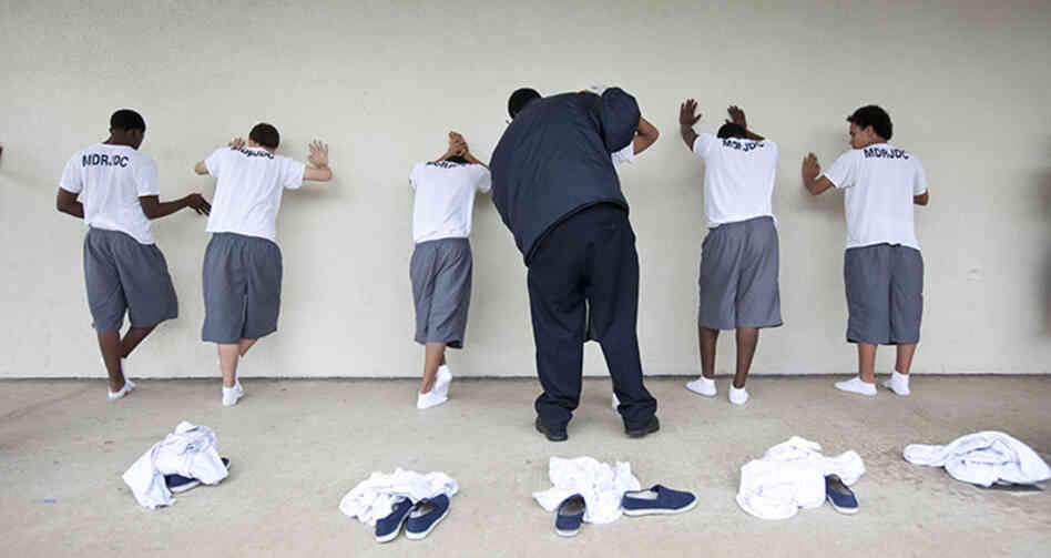 Miami-Dade Regional Juvenile Detention Center is run by the Department of Health and Rehabilitative Services and has a maximum bed population of 226, but can exceed that number by more than 100.
