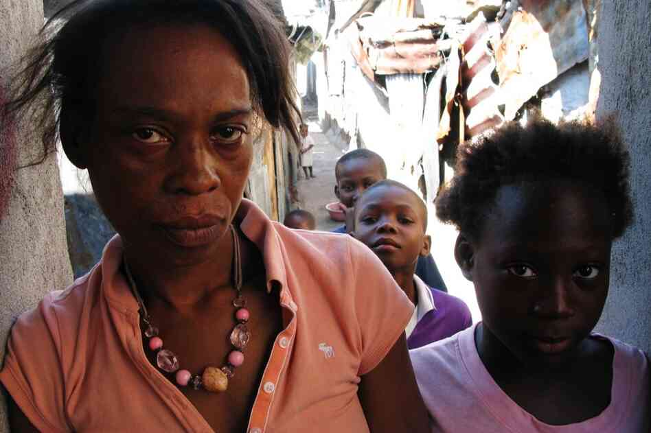 Julian Valle, 40, and her daughter, 11-year-old Kenyzi Louis, both had cholera last year.