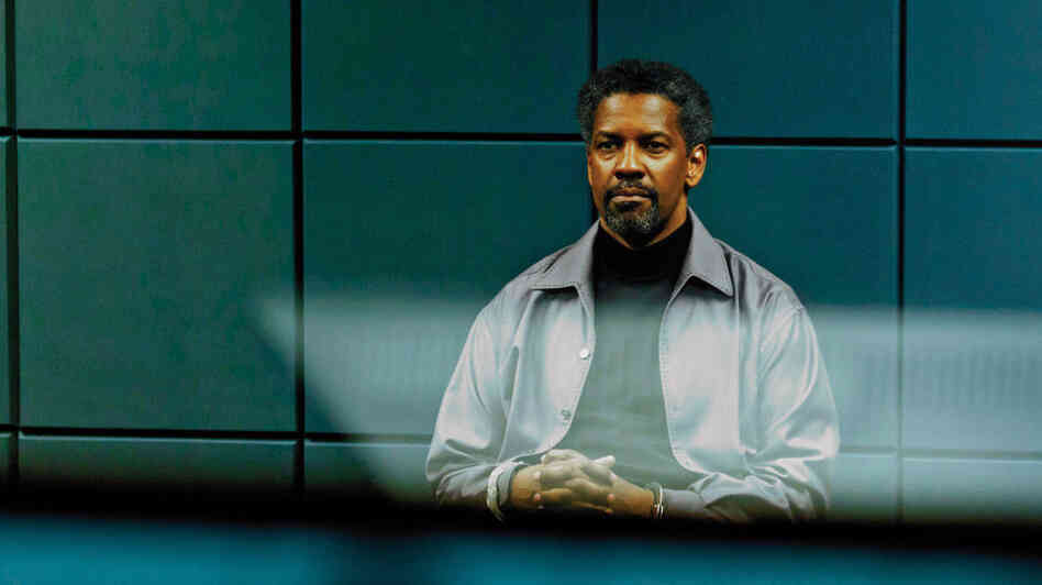 Cold and Calculating: Tobin Frost (Denzel Washington), a deadly CIA operative turned one-man army, placidly waits for trouble to come to him in Safe House.