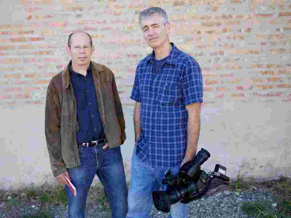 Alex Kotlowitz (left) is the author of There Are No Children Here, The Other Side of the River and Never a City So Real. Steve James is the director, producer and co-editor of Hoop Dreams. His other films include Stevie and At the Death House Door.