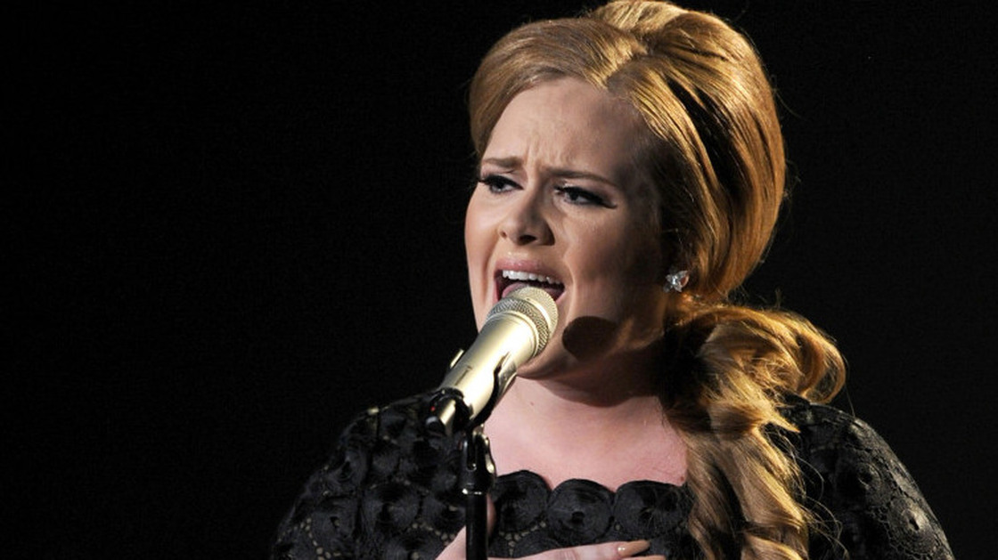 Singer Adele performs onstage during the 2011 MTV Video Music Awards on August 28, 2011.