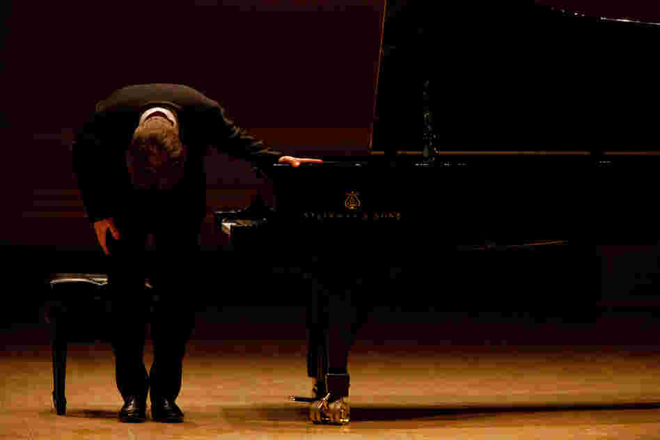 Andsnes takes a bow to begin his Carnegie Hall recital,  which he began by playing the Sonata in C minor by Haydn.