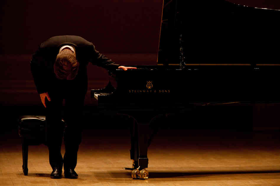 Andsnes takes a bow to begin his Carnegie Hall recital,  which he began by playing the Sonata in C minor by Haydn.