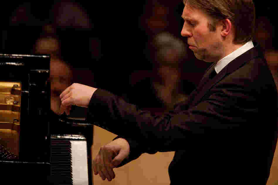 Andsnes played a few pieces that he'd never played in  concert before, including Bartok's Suite, Op. 14, music with plenty of angles,  colors and zigzagging rhythms.