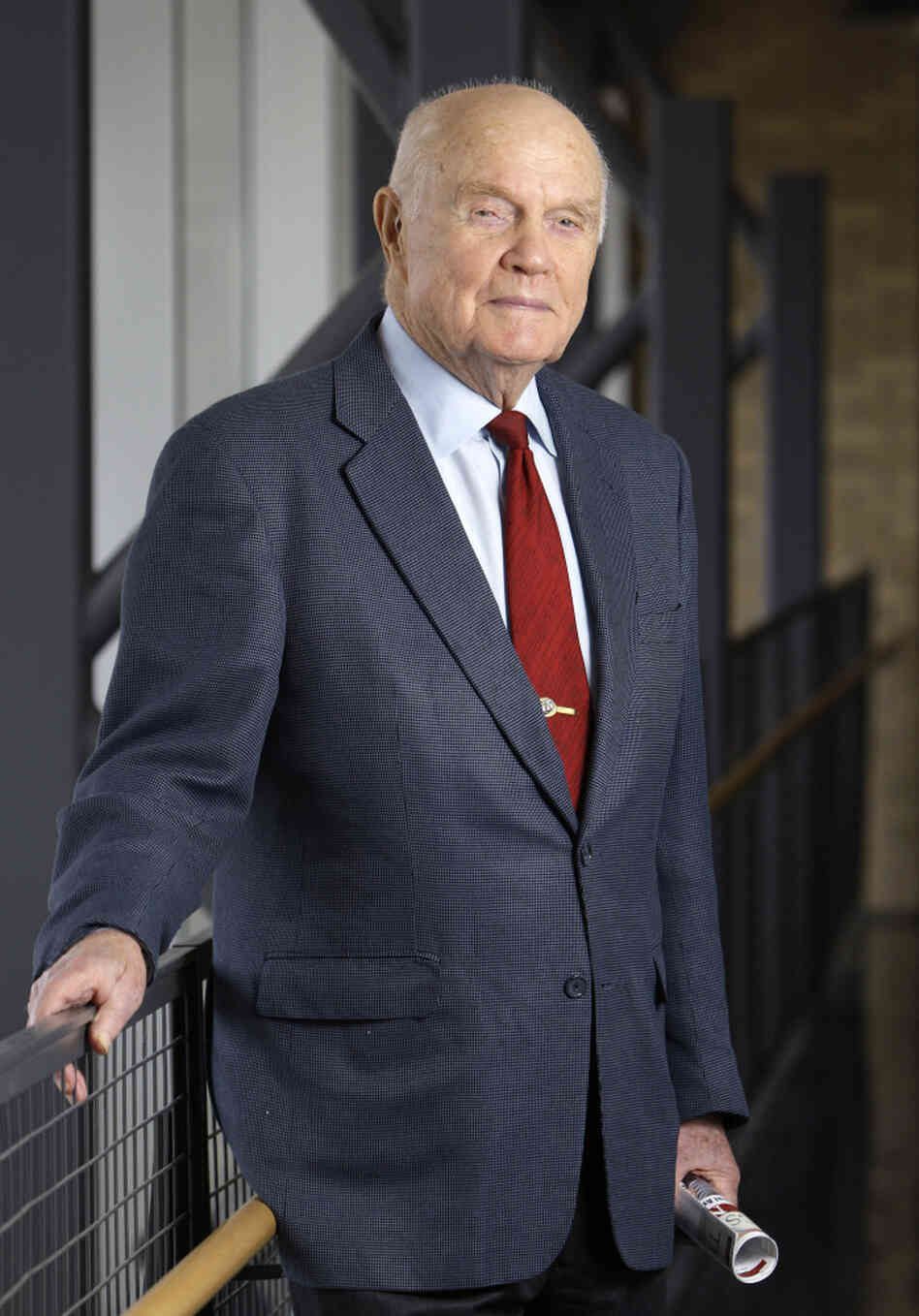 As a U.S. senator at age 77, Glenn also became the oldest person in space by orbiting Earth with six astronauts aboard the space shuttle Discovery in 1998. As a U.S. senator at age 77, Glenn also became the oldest person in space by orbiting Earth with six astronauts aboard the space shuttle Discovery in 1998.