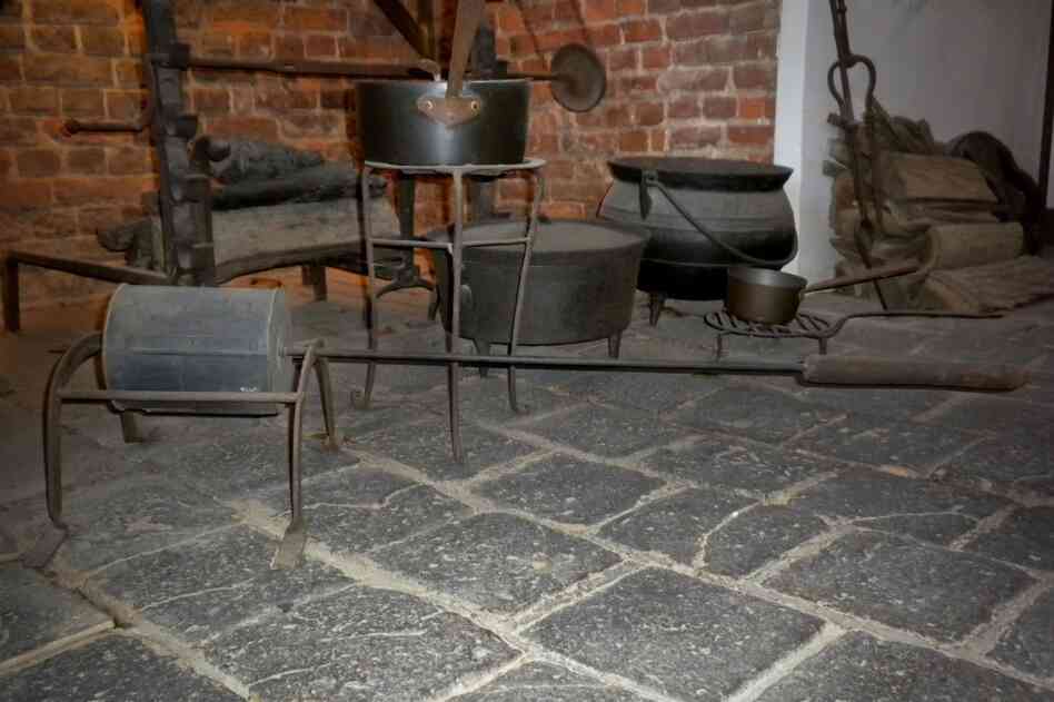 Brewing coffee meant toasting the beans in front of the fire. George Washington clearly loved his joe, ordering hundreds of pounds of beans.