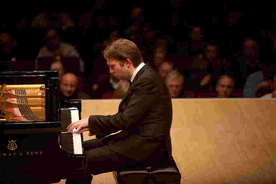 Andsnes said he wanted to show the contrasting sides of Chopin, from ear-spliting violence to gossamer delicacy. The Carnegie Hall audience heard both in the brilliant Ballade in G minor.