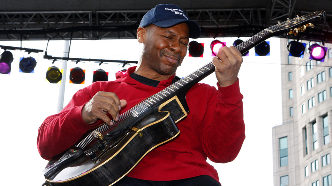 Note the message on Kevin Eubanks' cap: "Meet You at the Blue Room." It's a nice club in Kansas City, in the historic district where Count Basie, Lester Young and Mary Lou Williams used to play.
