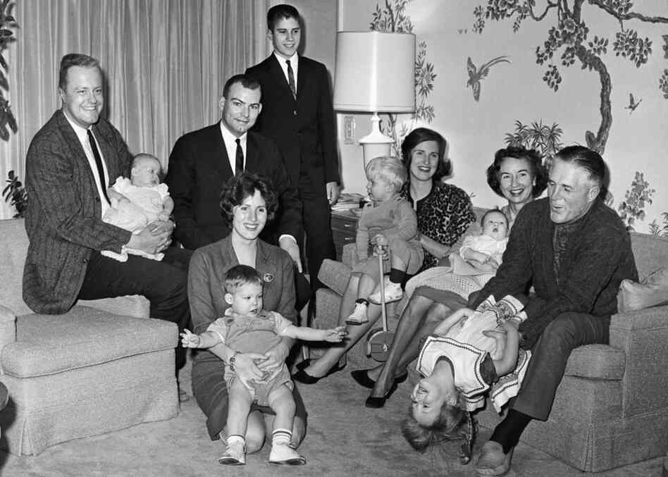 The Romney family in their Bloomfield Hills, Mich., home, on Jan. 1, 1968. Mitt is standing in back. 