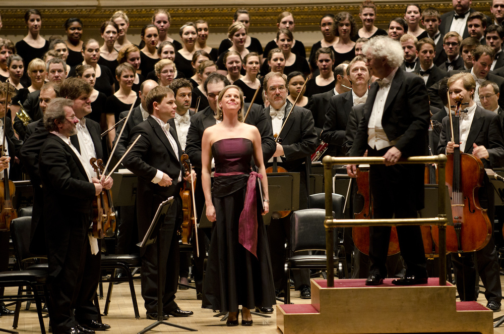 Camilla Tilling and her fellow musicians acknowledge the audience's warm reception during the program's first half, in which Tilling sang the solo to Wolf's "Elfenlied."