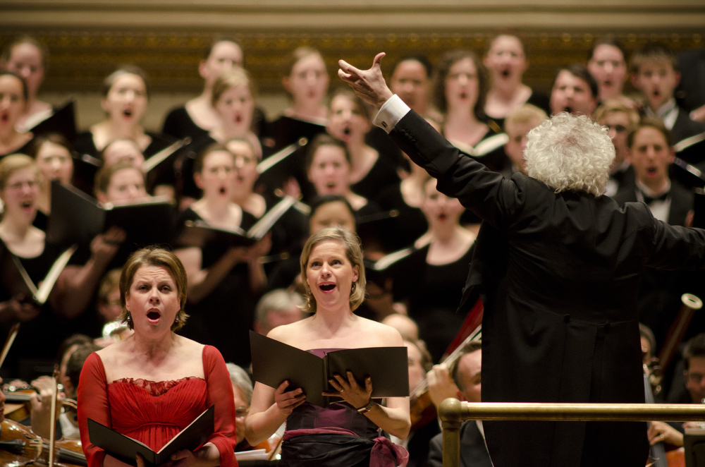Mezzo-soprano Bernarda Fink joined the amassed musicians for the Mahler.