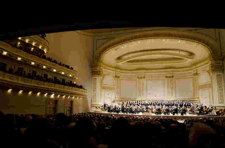 An icy evening with very heavy winds in New York City for the Berlin Philharmonic: somehow, perfect weather for Mahler's Symphony No. 2 "Resurrection" and three choral works of Hugo Wolf.