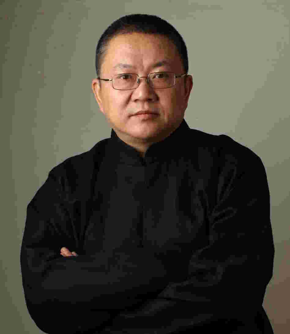 In 1997, Wang Shu founded the Amateur Architecture Studio in Hangzhou with his wife, Lu Wenyu.