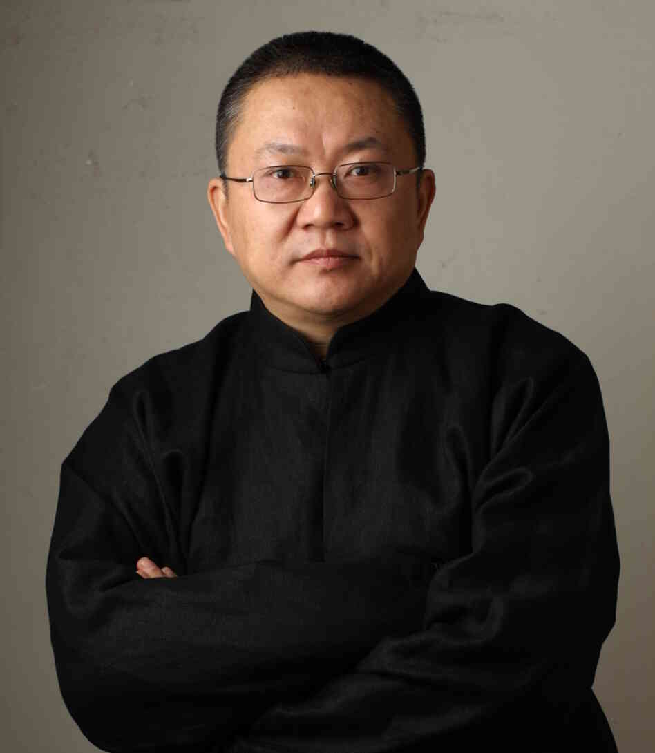 In 1997, Wang Shu founded the Amateur Architecture Studio in Hangzhou with his wife, Lu Wenyu.