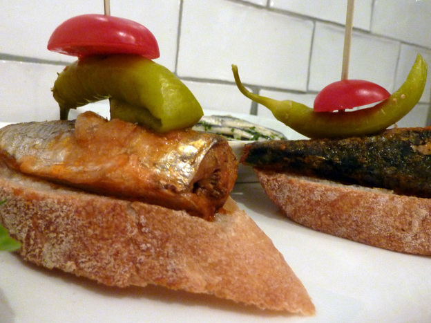 Pintxo De Sardina Picante (Spicy Sardines) 