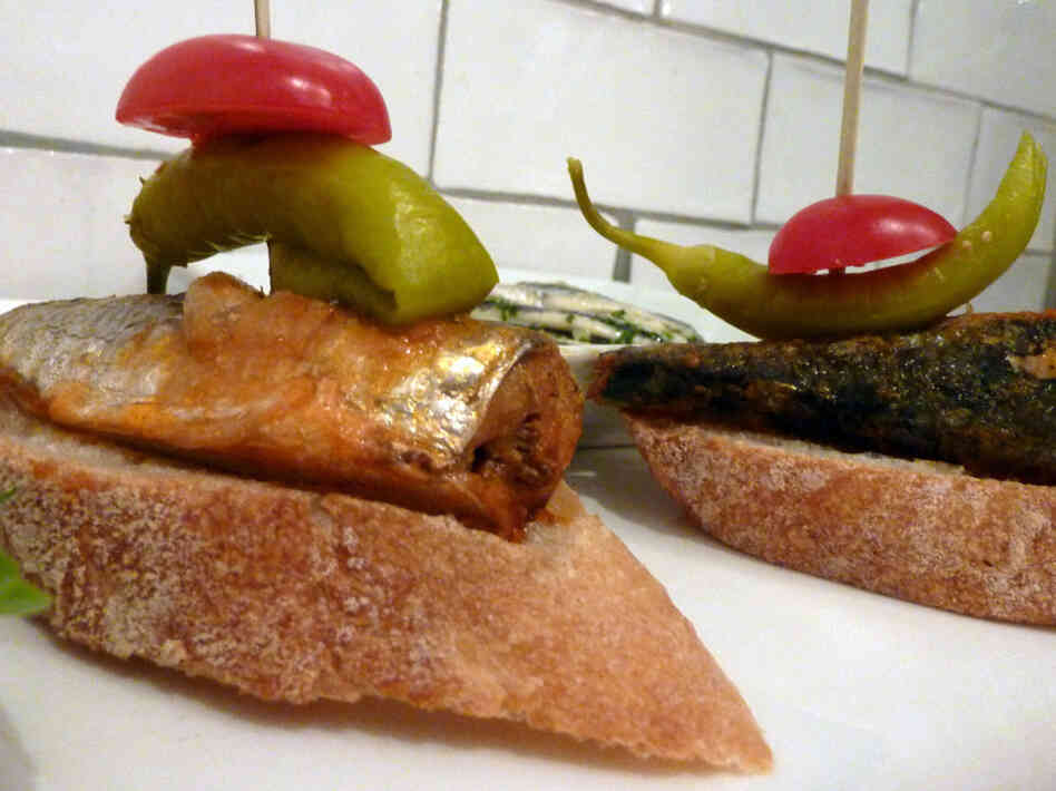 Pintxo De Sardina Picante (Spicy Sardines) 